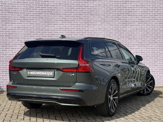 Volvo V60 2.0 T8 Plug-in hybrid AWD Ultra Dark | SOH:100% | Trekhaak | Schuif/kantel Panoramadak | Harman/Kardon | HUD | Power Seats | Memory | Extra getint glas | 360° Camera | Stoel/stuur verwarming |