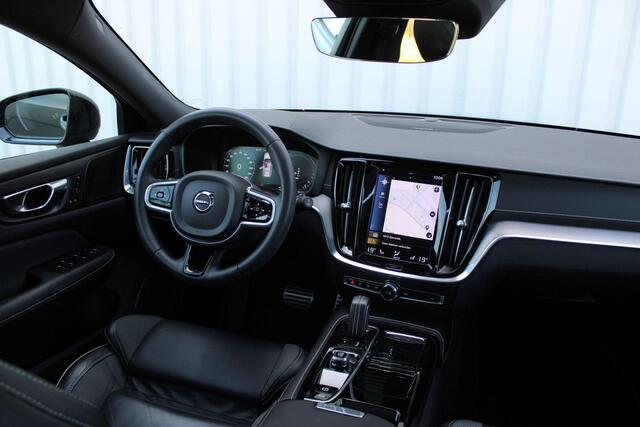 Volvo V60 2.0 T8 Recharge AWD R-Design | Incl. 12 maanden garantie | Pilot assist | Harman/Kardon audio | Memory seats | Stoel/stuurverwarming | Uitklapbare trekhaak | Schuif/kantel dak | Apple carplay/Android auto |