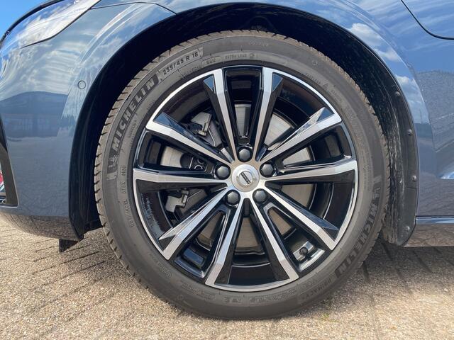Volvo V60 2.0 T8 Plug-in hybrid AWD Plus Dark / Trekhaak / 360 camera / Harman/Kardon / Panoramadak /