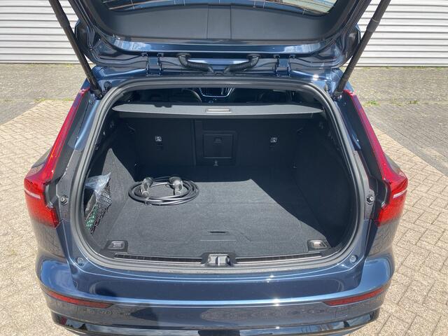 Volvo V60 2.0 T8 Plug-in hybrid AWD Plus Dark / Trekhaak / 360 camera / Harman/Kardon / Panoramadak /