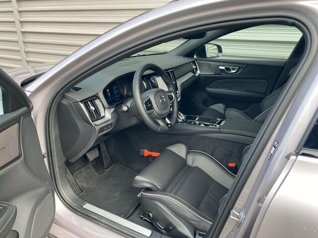 Volvo V60 2.0 T8 Plug-in hybrid AWD Plus Dark / Trekhaak / 360 camera / Harman/Kardon / Panoramadak /