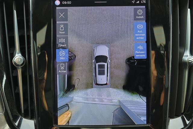 Volvo V60 T6 Recharge AWD Ultimate Dark - IntelliSafe Assist & Surround - 360º Camera - Adaptieve LED koplampen - Verwarmde voorstoelen, stuur & achterbank - Parkeersensoren voor & achter - Elektr. bedienb. voorstoelen met geheugen - Inklapbare trekhaak - 19' LMV