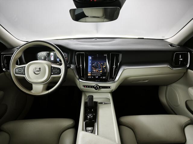 Volvo V60 2.0 B3 Momentum Business | Trekhaak | Panoramadak | Leder | Stoelverwarming |