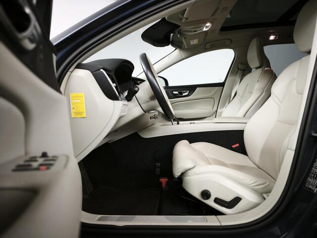 Volvo V60 2.0 B3 Momentum Business | Trekhaak | Panoramadak | Leder | Stoelverwarming |