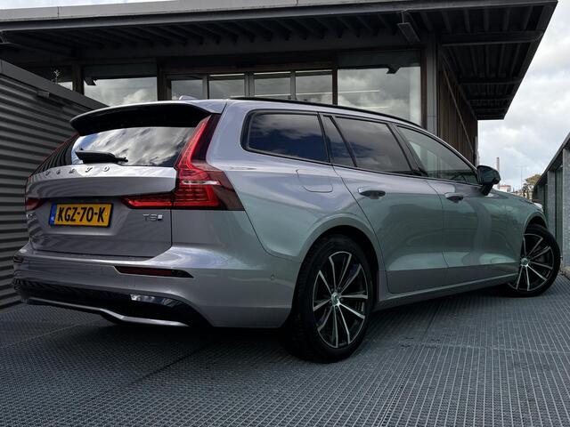 Volvo V60 2.0 T8 Plug-in hybrid AWD Plus Dark PHEV, Automaat, Panoramadak, Head-up display, 360 graden parkeercamera, Trekhaak semi elektrisch wegklapbaar, Park assist voor- en achter, Extra getinte ramen vanaf B-stijl
