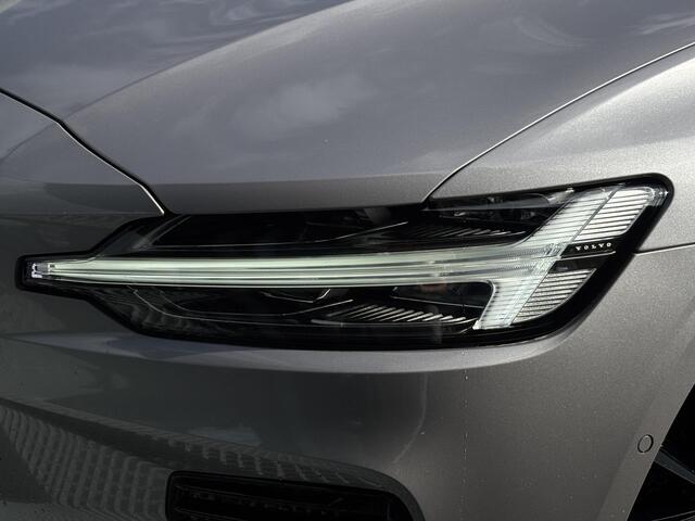 Volvo V60 2.0 T8 Plug-in hybrid AWD Plus Dark PHEV, Automaat, Panoramadak, Head-up display, 360 graden parkeercamera, Trekhaak semi elektrisch wegklapbaar, Park assist voor- en achter, Extra getinte ramen vanaf B-stijl