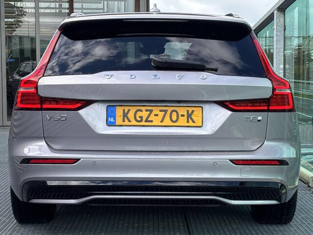 Volvo V60 2.0 T8 Plug-in hybrid AWD Plus Dark PHEV, Automaat, Panoramadak, Head-up display, 360 graden parkeercamera, Trekhaak semi elektrisch wegklapbaar, Park assist voor- en achter, Extra getinte ramen vanaf B-stijl