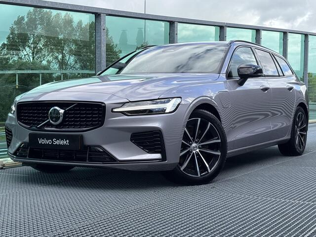 Volvo V60 2.0 T8 Plug-in hybrid AWD Plus Dark PHEV, Automaat, Panoramadak, Head-up display, 360 graden parkeercamera, Trekhaak semi elektrisch wegklapbaar, Park assist voor- en achter, Extra getinte ramen vanaf B-stijl