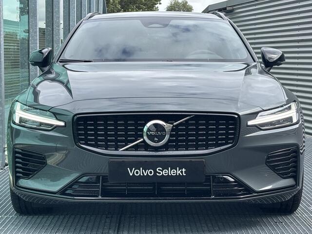 Volvo V60 2.0 T8 Plug-in hybrid AWD Plus Dark PHEV, Automaat, Panoramadak, Trekhaak semi elektrisch wegklapbaar, Head-up display, 360 graden parkeercamera,