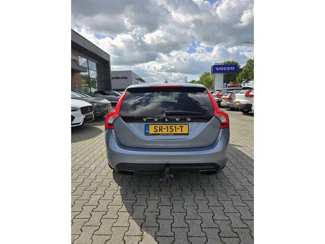 Volvo V60 1.5 T3 Polar+ Dynamic Dealer onderhouden | Cruise control | Verwarmde stoelen voor | Standkachel | Trekhaak