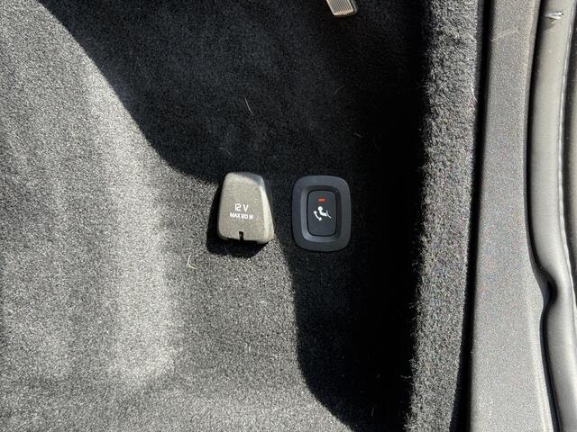 Volvo V60 B3 Inscription | Trekhaak | Pano dak | BLIS | Keyless | Elektrische stoelen | Ledere bekleding |