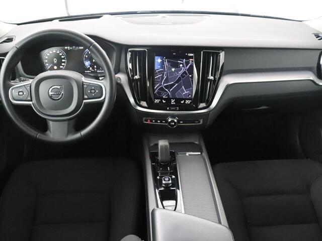 Volvo V60 2.0 B3 Momentum Business | Panoramadak | Cruise control | Stuur/stoel verwarming | Trekhaak | Head-up | Harman/Kardon | Climate control | Camera | Park assist
