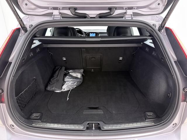 Volvo V60 T6 350pk AWD Plus Dark / 360 camera / Sportleder / Trekhaak / Harman&Kardon Audio / Elektr. Stoelen / Stoel + Stuurw. Verwarming / Achterb. Verwarming / ACC / BLIS /