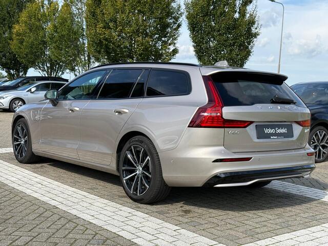 Volvo V60 T8 Plug-in hybrid AWD Plus Dark | Panoramadak | Trekhaak | T8 Performance Edition | 60 Graden Camera | Harman / Kardon |
