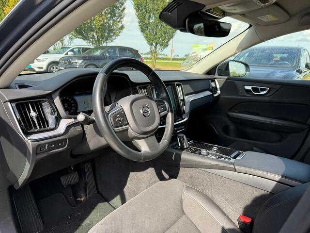 Volvo V60 T6 Twin Engine AWD Momentum Pro | Trekhaak | Parkeercamera | Apple Carplay | Digital Cockpit |