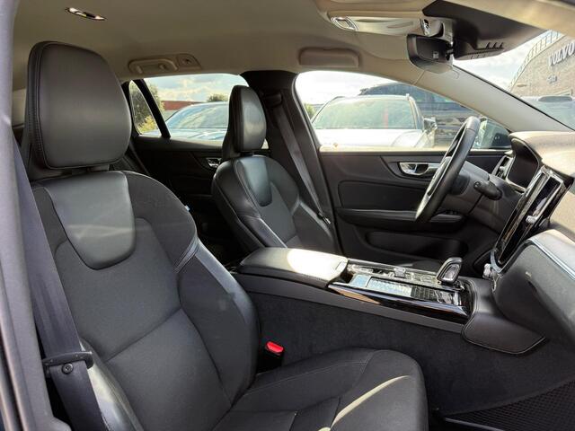 Volvo V60 T6 Twin Engine AWD Momentum Pro | Trekhaak | Parkeercamera | Apple Carplay | Digital Cockpit |
