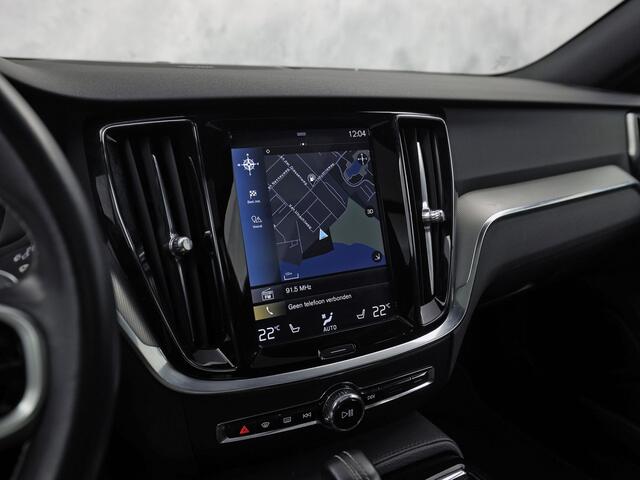 Volvo V60 2.0 T6 Twin Engine AWD R-Design 340Pk Automaat (PANORAMADAK, APPLE CARPLAY, HARMAN/KARDON, CAMERA, STOELVERWARMING, MEMORY SEATS, GETINT GLAS, NIEUWE APK, NIEUWSTAAT)