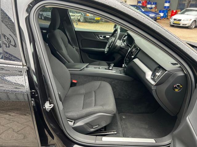 Volvo V60 2.0 B3 Momentum Advantage