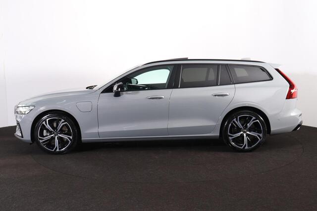 Volvo V60 T6 Recharge AWD Plus Dark - Panorama/schuifdak - IntelliSafe Assist & Surround - 360º Camera - Harman/Kardon audio - Verwarmde voorstoelen, stuur & achterbank - Parkeersensoren voor & achter - Elektr. bedienb. voorstoelen met geheugen - Head up display - Extra getint glas - 19' LMV