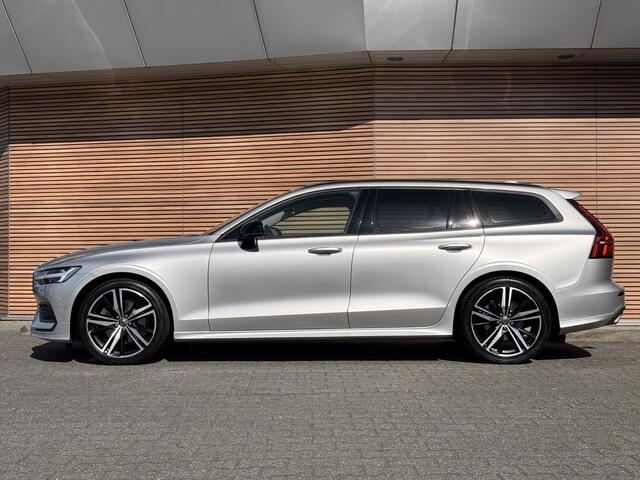 Volvo V60 2.0 B3 Momentum Advantage Sportstoelen / Trekhaak / Camera / Dealer Onderhouden