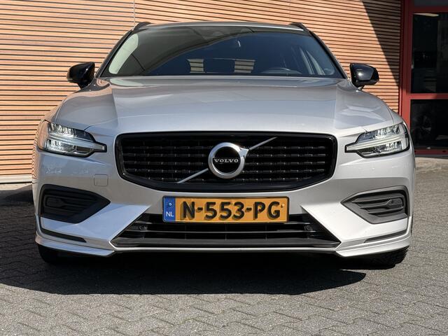 Volvo V60 2.0 B3 Momentum Advantage Sportstoelen / Trekhaak / Camera / Dealer Onderhouden