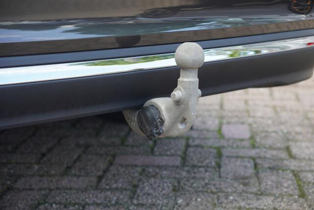 Volvo V60 2.0 T8 Plug-in hybrid AWD Plus Bright - TREKHAAK - LEDER - FULL LED - CAMERA -