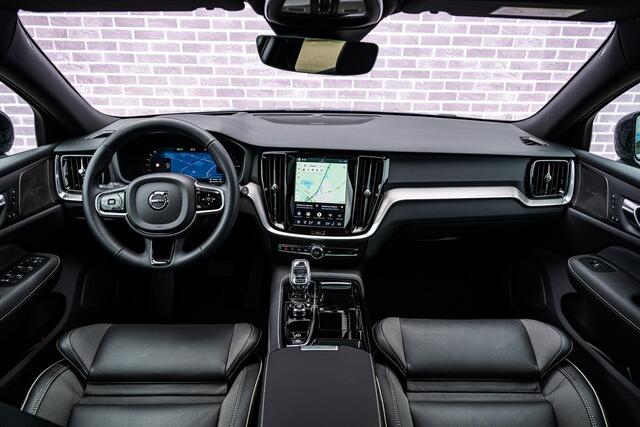 Volvo V60 2.0 T6 Plug-in hybrid AWD Plus Dark | SOH:100% | | Achteruitrijcamera | Parkeersensoren | Elektrisch Verstelbare Voorstoelen | Stoelverwarming voor en achter | Harman Kardon Audio | Keyless Entry | Elektrische Achterklep | Navigatie Google Maps | Apple Carplay | Android Auto |
