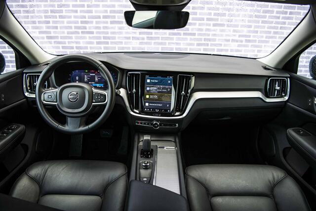 Volvo V60 2.0 B3 Essential Edition | Sport Pack | 19" Black Edition Velgen | Leder | Adaptieve Cruise Control | Stoelverwarming | Park Assist |