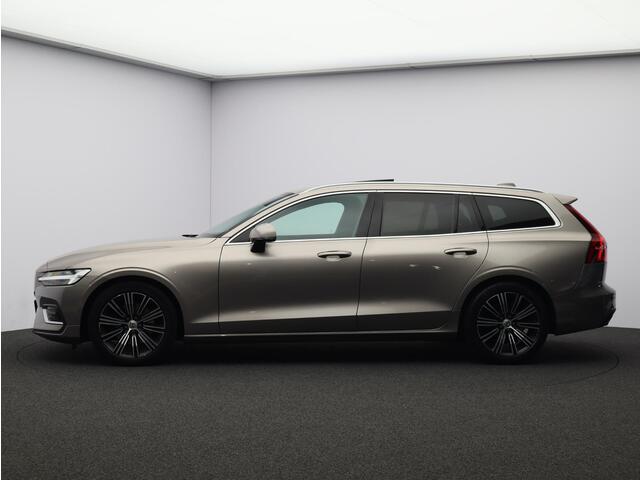 Volvo V60 2.0 T4 Inscription / Trekhaak / Panoramadak / 360 Camera / Head-up Display / Stoelverwarming / Lederen Bekleding / BLIS /