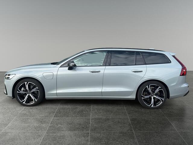 Volvo V60 2.0 T6 Plug-in hybrid AWD Plus Dark | Panoramadak | Trekhaak | 360 graden camera | 19" velgen | Stuur- en stoelverwarming