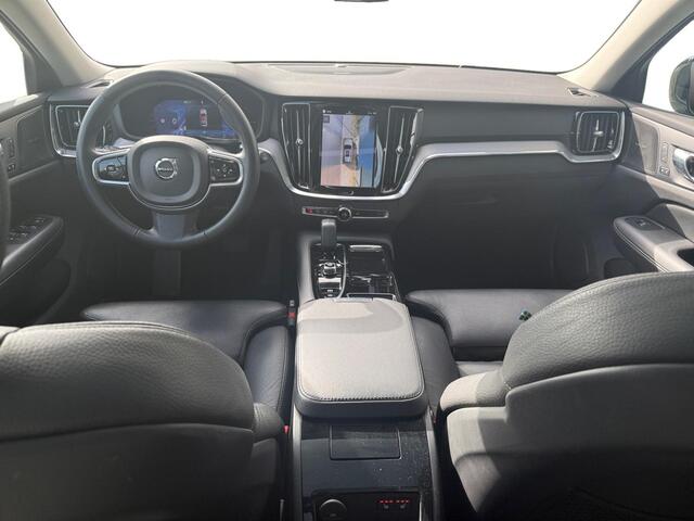 Volvo V60 2.0 T6 Plug-in hybrid AWD Plus Dark | Panoramadak | Trekhaak | 360 graden camera | 19" velgen | Stuur- en stoelverwarming
