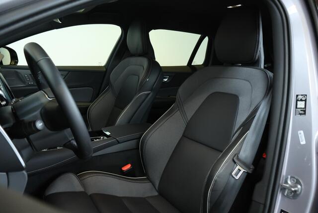 Volvo V60 T8 Plug-in hybrid AWD Plus Dark | 360° Parkeercamera | Semi-Electrische Wegklapbare Trekhaak | Stoelverwarming | Stuurwielverwarming | Google infotainment | Parkeersensoren voor + achter | Lederen bekleding