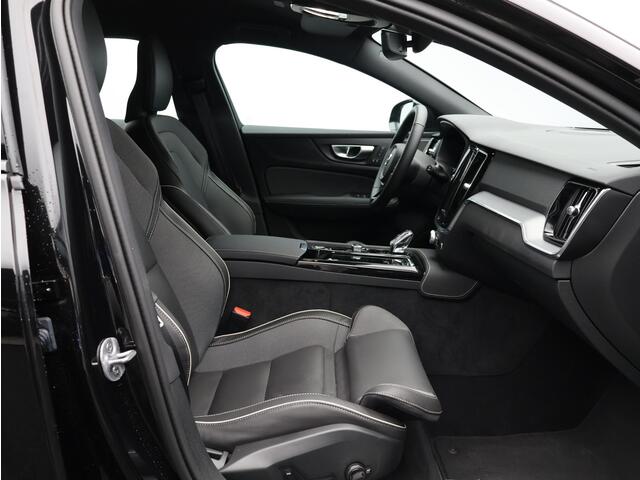 Volvo V60 T6 AWD Plug-in hybrid Plus Dark / Trekhaak / 360 Camera / Harman Kardon / Elektrische Stoelen / Stoel+Stuurverwarming / BLIS / Keyless / Adaptive Cruise /