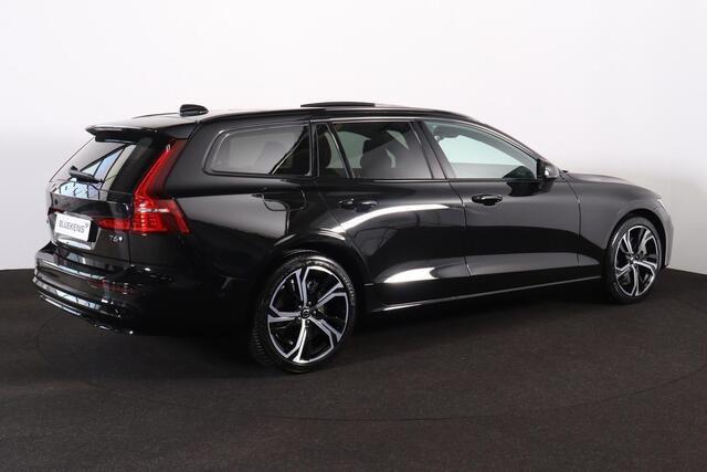 Volvo V60 T6 Recharge AWD Plus Dark - Panorama/schuifdak - IntelliSafe Assist & Surround - 360º Camera - Harman/Kardon audio - Verwarmde voorstoelen, stuur & achterbank - Parkeersensoren voor & achter - Elektr. bedienb. voorstoelen met geheugen - Head up display - Extra getint glas - 19' LMV