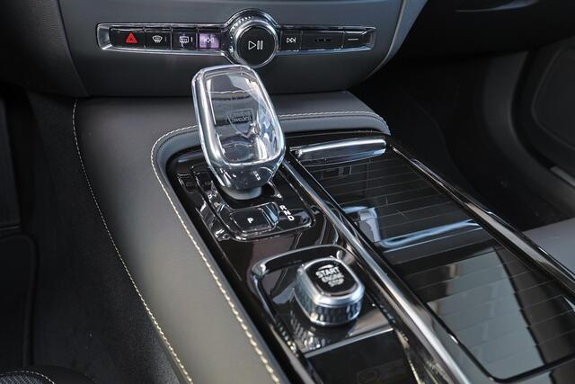 Volvo V60 T6 Recharge AWD Plus Dark - Panorama/schuifdak - IntelliSafe Assist & Surround - 360º Camera - Harman/Kardon audio - Verwarmde voorstoelen, stuur & achterbank - Parkeersensoren voor & achter - Elektr. bedienb. voorstoelen met geheugen - Head up display - Extra getint glas - 19' LMV