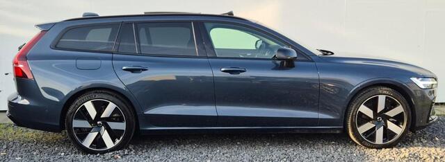 Volvo V60 2.0 T8 Phev AWD Plus Dark 360 Camera - Panoramadak - 19" Wielen - Lighting - Harman Kardon Audio - 2000 KG Trekgewicht - RA00 Interieur leder - voorruit verwarming - Achterbank verwarming - Memory stoelen