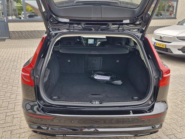 Volvo V60 T6 Plug-in hybrid AWD Plus Dark | Apple carplay | Stoel en stuurverwarming | Camera | Enz (SOH) 100 % en Leder-pakket (contourstoelen, hemelbekleding donker, luxe lederen/stof bekleding, sportstuur)