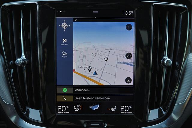 Volvo V60 T6 Recharge AWD R-Design - IntelliSafe Assist - Adaptieve LED koplampen - Parkeercamera achter - Parkeersensoren voor & achter - Elektr. bedienb. voorstoelen met geheugen links - Extra getint glas - Inklapbare trekhaak - 18' LMV