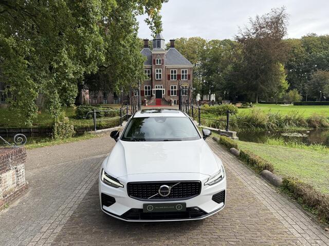 Volvo V60 2.0 T8 Plug-in hybrid AWD Ultimate Dark | HUD | Pano | Harman & Kardon | 360 | BTW |
