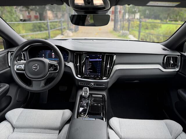 Volvo V60 2.0 T8 Plug-in hybrid AWD Ultimate Dark | HUD | Pano | Harman & Kardon | 360 | BTW |