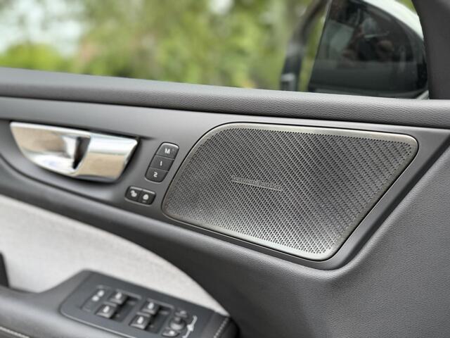 Volvo V60 2.0 T8 Plug-in hybrid AWD Ultimate Dark | HUD | Pano | Harman & Kardon | 360 | BTW |