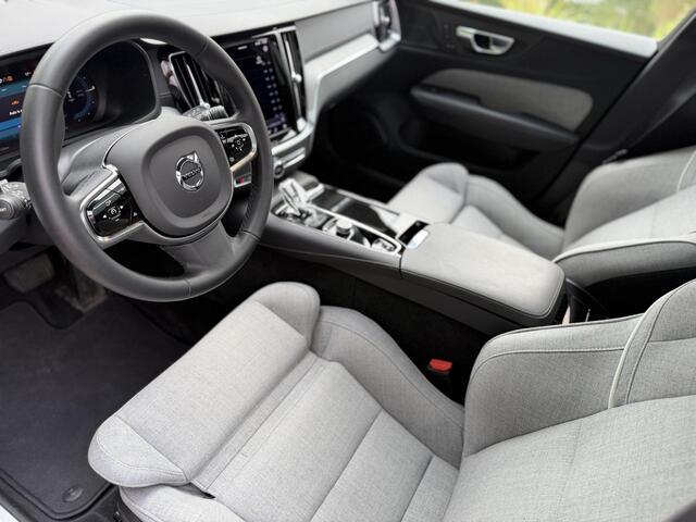 Volvo V60 2.0 T8 Plug-in hybrid AWD Ultimate Dark | HUD | Pano | Harman & Kardon | 360 | BTW |