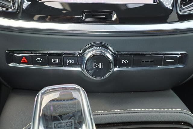 Volvo V60 T6 Recharge AWD Plus Dark - Panorama/schuifdak - IntelliSafe Assist & Surround - 360º Camera - Harman/Kardon audio - Verwarmde voorstoelen, stuur & achterbank - Parkeersensoren voor & achter - Elektr. bedienb. voorstoelen met geheugen - Head up display - Extra getint glas - 19' LMV