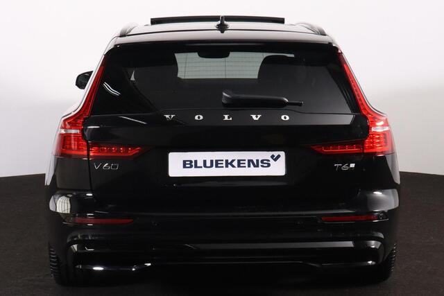 Volvo V60 T6 Recharge AWD Plus Dark - Panorama/schuifdak - IntelliSafe Assist & Surround - 360º Camera - Harman/Kardon audio - Verwarmde voorstoelen, stuur & achterbank - Parkeersensoren voor & achter - Elektr. bedienb. voorstoelen met geheugen - Head up display - Extra getint glas - 19' LMV