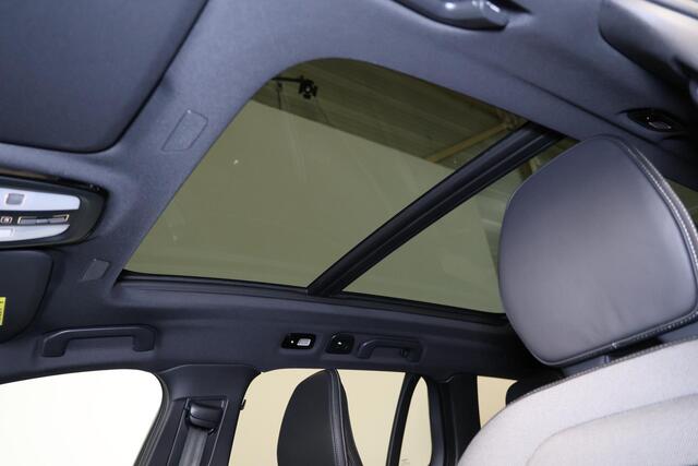 Volvo V60 T6 Recharge AWD Plus Dark - Panorama/schuifdak - IntelliSafe Assist & Surround - 360º Camera - Harman/Kardon audio - Verwarmde voorstoelen, stuur & achterbank - Parkeersensoren voor & achter - Elektr. bedienb. voorstoelen met geheugen - Head up display - Extra getint glas - 19' LMV