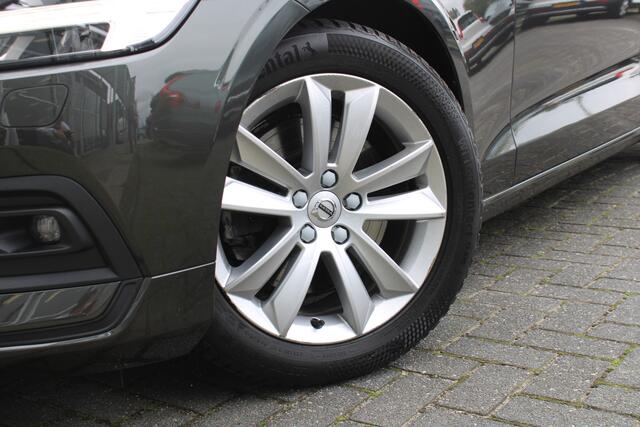 Volvo V60 B3 164PK Automaat Core | Camera | Verw. Stoel- & stuurwiel | Pilot Assist | BLIS | DAB Audio |