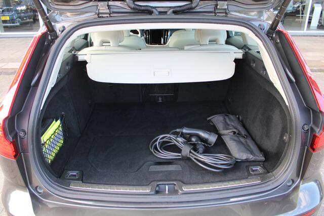 Volvo V60 T6 Recharge AWD Inscription | H&K audio | Camera achter | Climate | Memory seat | verwarmd stuurwiel/voorstoelen |
