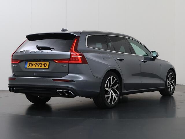Volvo V60 2.0 T5 Momentum Pro 250pk Automaat | Lederen Bekleding | Achteruitrijcamera | Stoelverwarming |