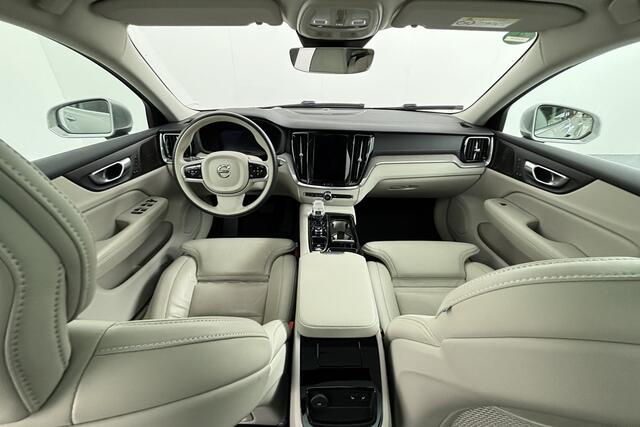 Volvo V60 2.0 T6 Plug-in hybrid AWD Ultimate Bright BOMVOL | PANO | TREKH. | 360° | MASSAGE