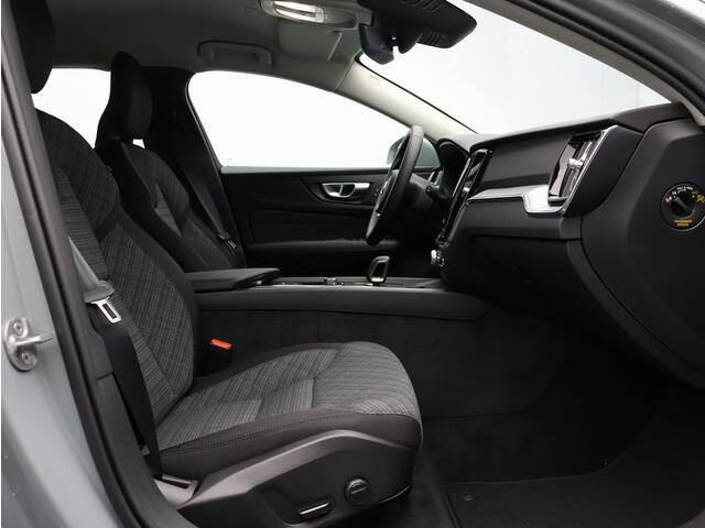 Volvo V60 B4 197PK Essential Edition / Stoel-, stuurwiel- & achterbankverwarming / Achteruitrijcamera / Pilot Assist / BLIS